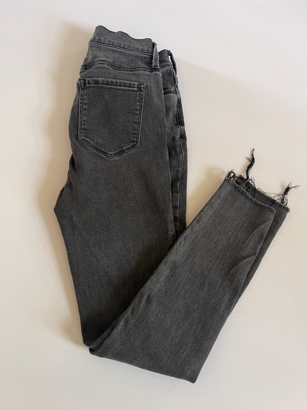 PacSun Women's Skinny Jeans in Washed Charcoal with Frayed Hem